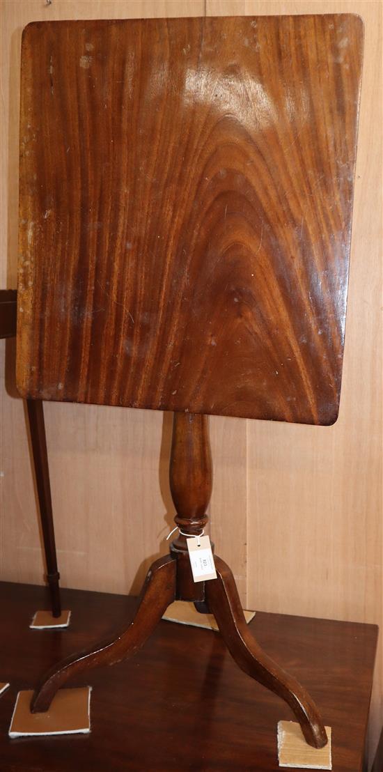 A Victorian mahogany tilt top wine table W.47cm